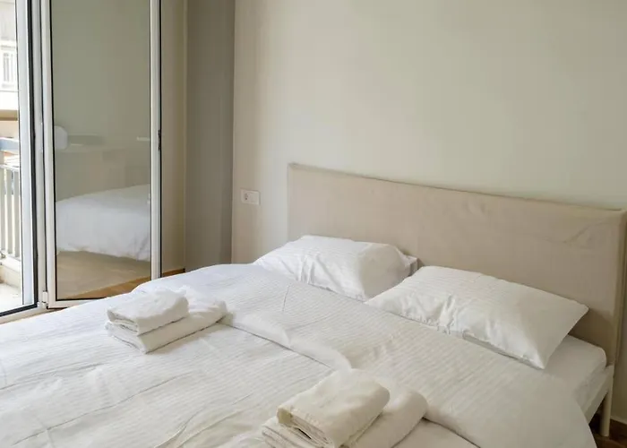 Modern Pangrati Flat!