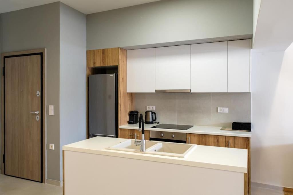 Modern Pangrati Flat!